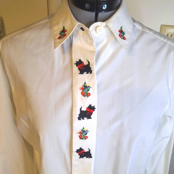 Alfred Dunner Petite Decorated Front W/Scottie Dogs & Flowers Blouse Size 8 - Picture 2 of 5